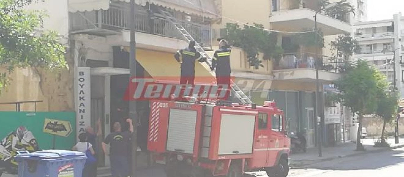 Ηλικιωμένη έπεσε από το μπαλκόνι της στην Πάτρα – Καρέ-καρέ η διάσωσή της από πυροσβέστες (Εικόνες-Βίντεο)